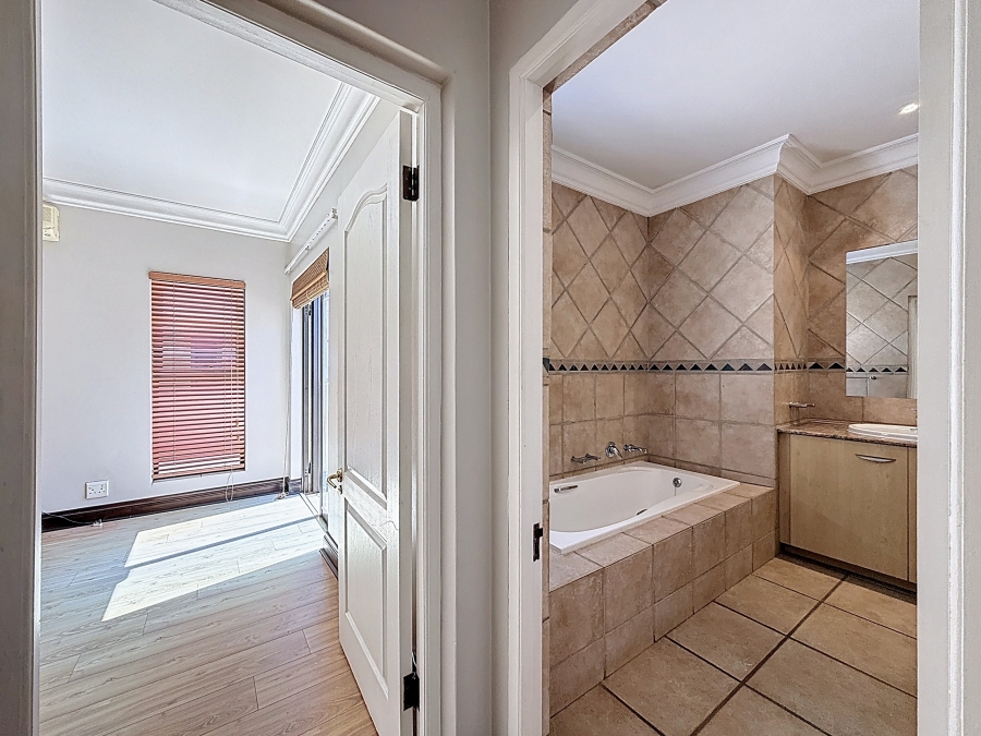 4 Bedroom Property for Sale in Silver Lakes Golf Estate Gauteng