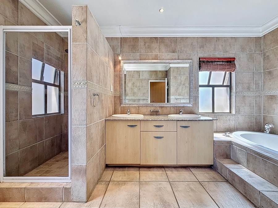 4 Bedroom Property for Sale in Silver Lakes Golf Estate Gauteng