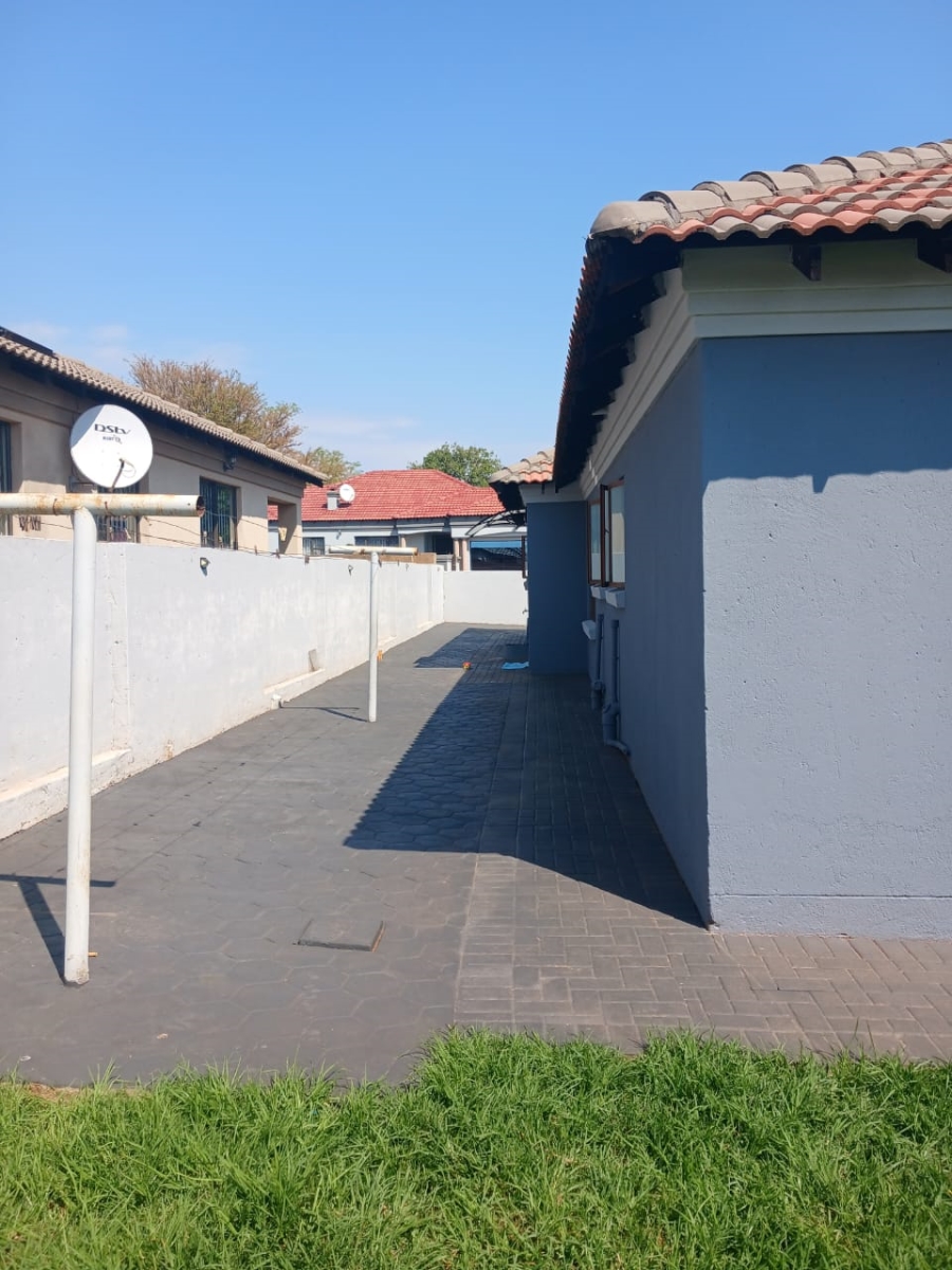 To Let 3 Bedroom Property for Rent in Amandasig Gauteng