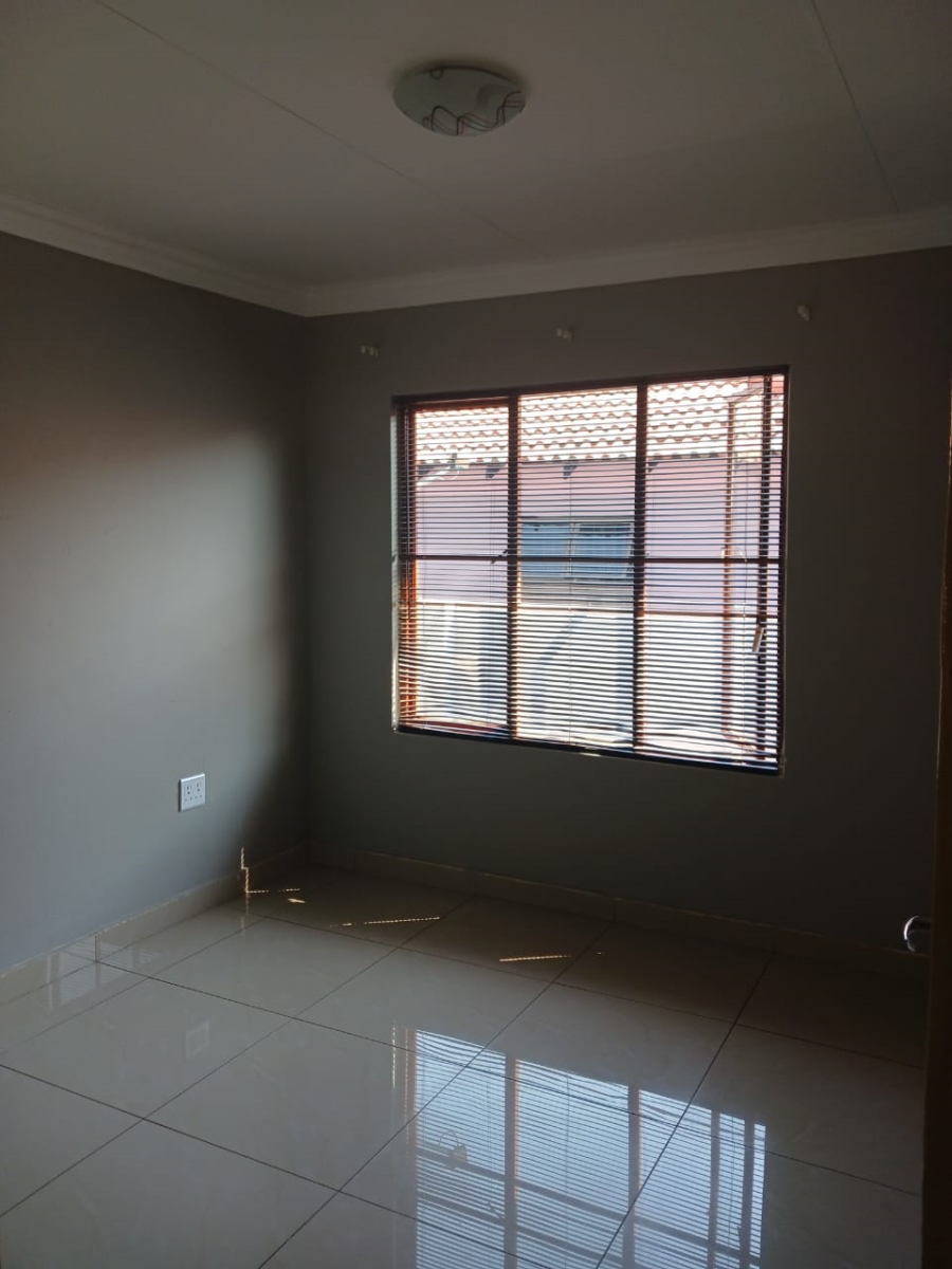 To Let 3 Bedroom Property for Rent in Amandasig Gauteng