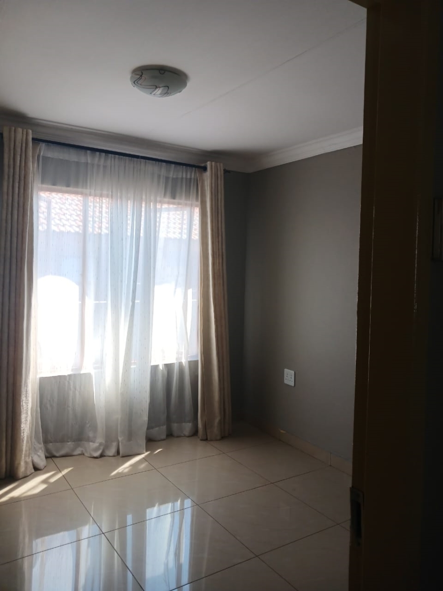 To Let 3 Bedroom Property for Rent in Amandasig Gauteng