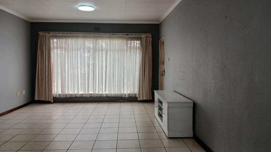 To Let 2 Bedroom Property for Rent in New Redruth Gauteng