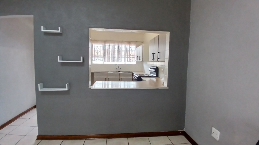 To Let 2 Bedroom Property for Rent in New Redruth Gauteng