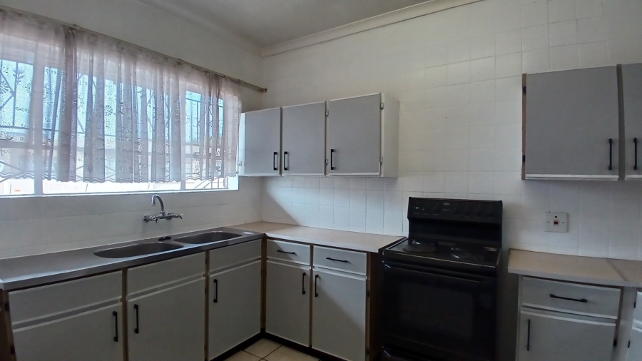 To Let 2 Bedroom Property for Rent in New Redruth Gauteng