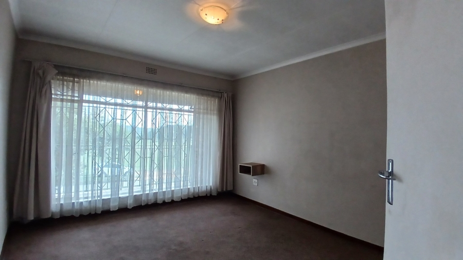 To Let 2 Bedroom Property for Rent in New Redruth Gauteng