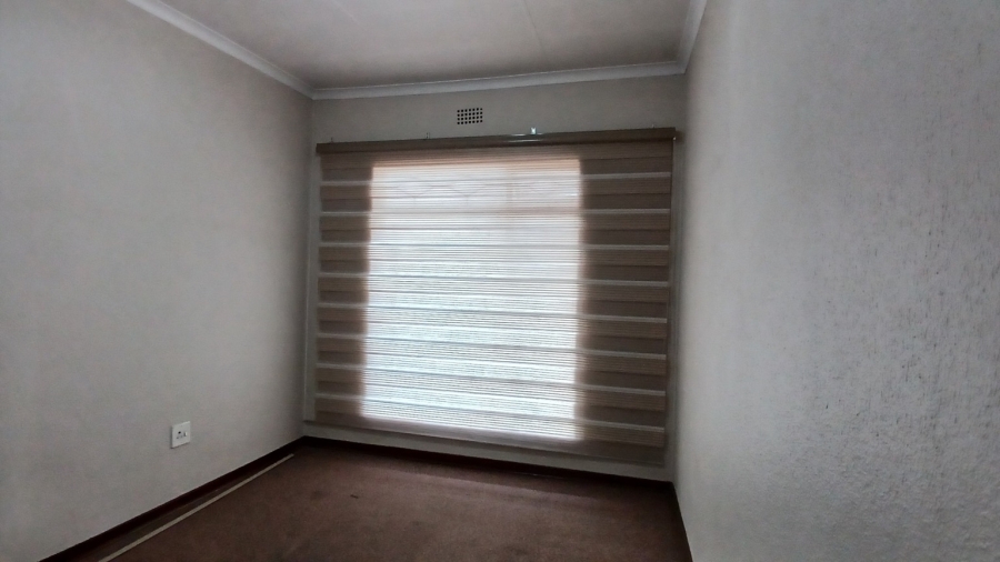 To Let 2 Bedroom Property for Rent in New Redruth Gauteng