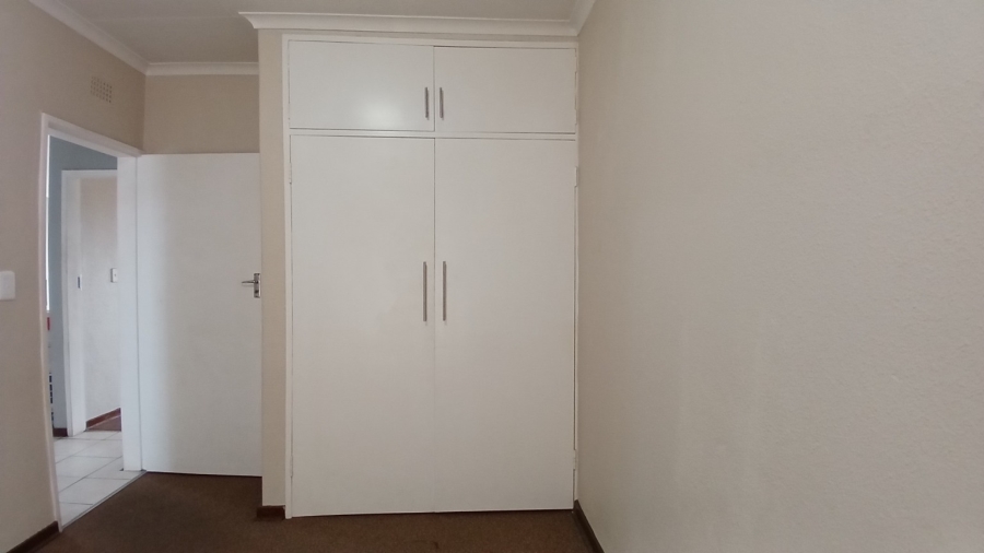 To Let 2 Bedroom Property for Rent in New Redruth Gauteng
