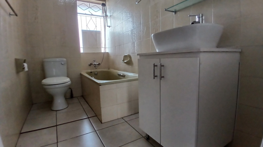 To Let 2 Bedroom Property for Rent in New Redruth Gauteng