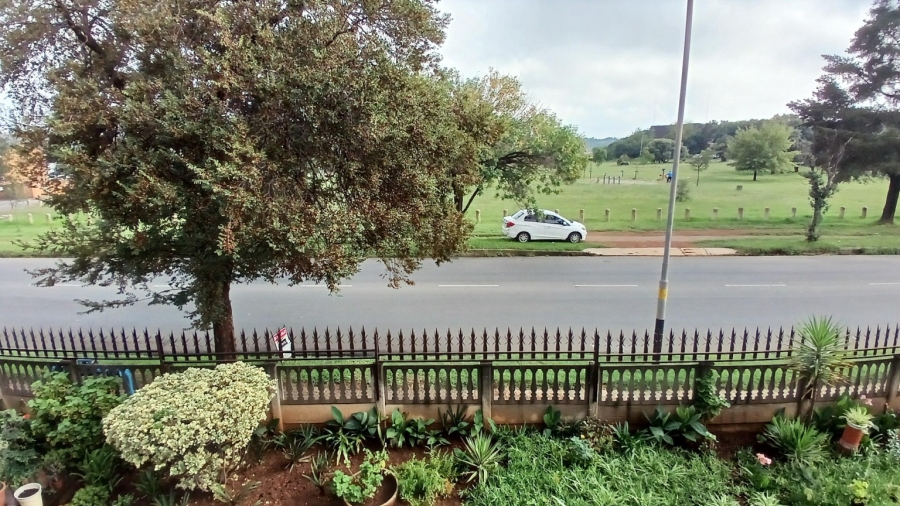 To Let 2 Bedroom Property for Rent in New Redruth Gauteng