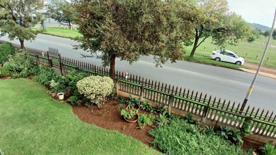 To Let 2 Bedroom Property for Rent in New Redruth Gauteng