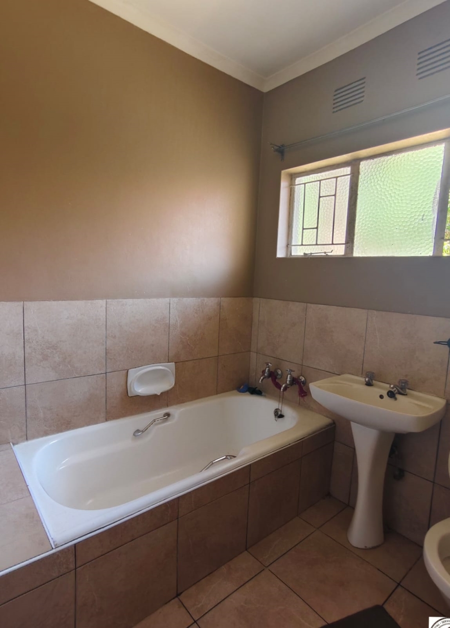 4 Bedroom Property for Sale in Vanderbijlpark SE 6 Gauteng