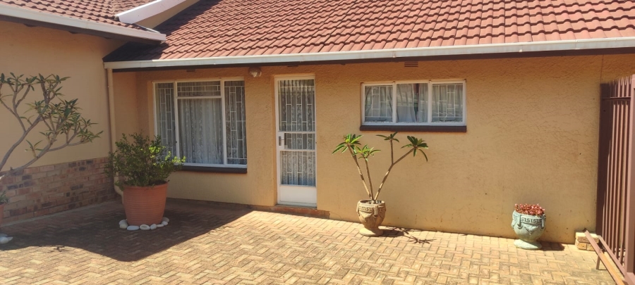 3 Bedroom Property for Sale in Rangeview Gauteng