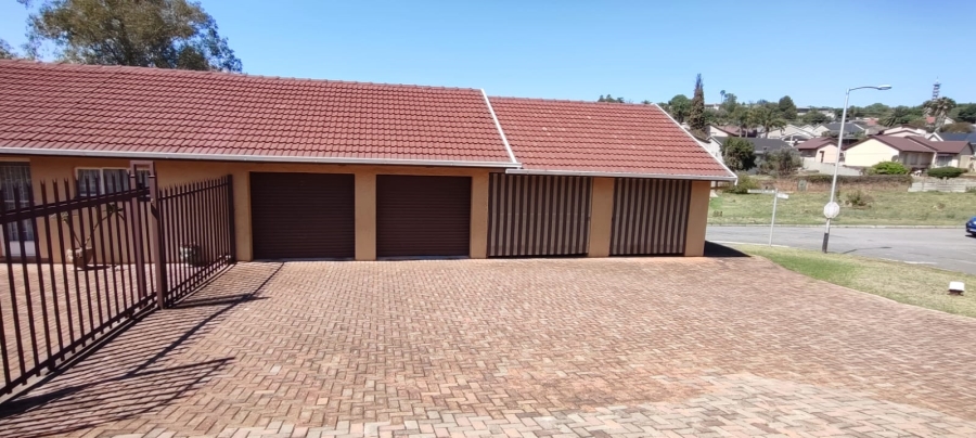 3 Bedroom Property for Sale in Rangeview Gauteng