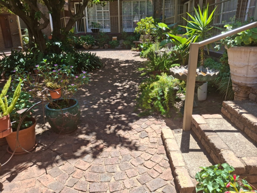 2 Bedroom Property for Sale in Greenhills Gauteng