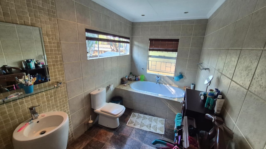 4 Bedroom Property for Sale in Hennopspark Gauteng