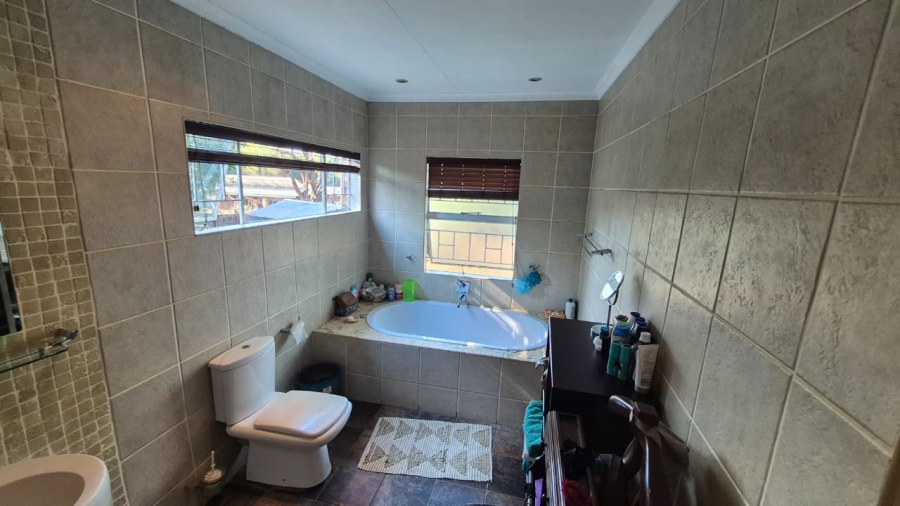 4 Bedroom Property for Sale in Hennopspark Gauteng