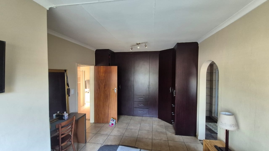 4 Bedroom Property for Sale in Hennopspark Gauteng
