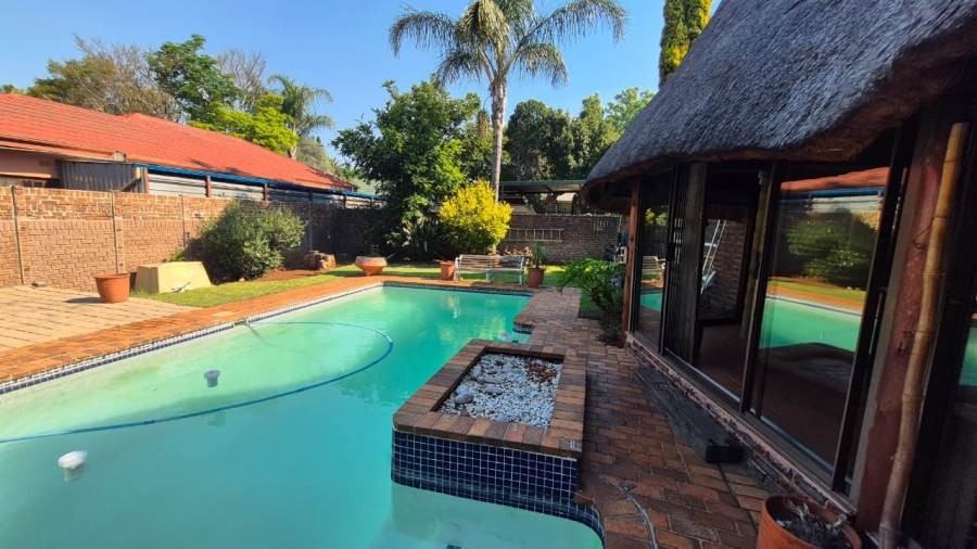 4 Bedroom Property for Sale in Hennopspark Gauteng