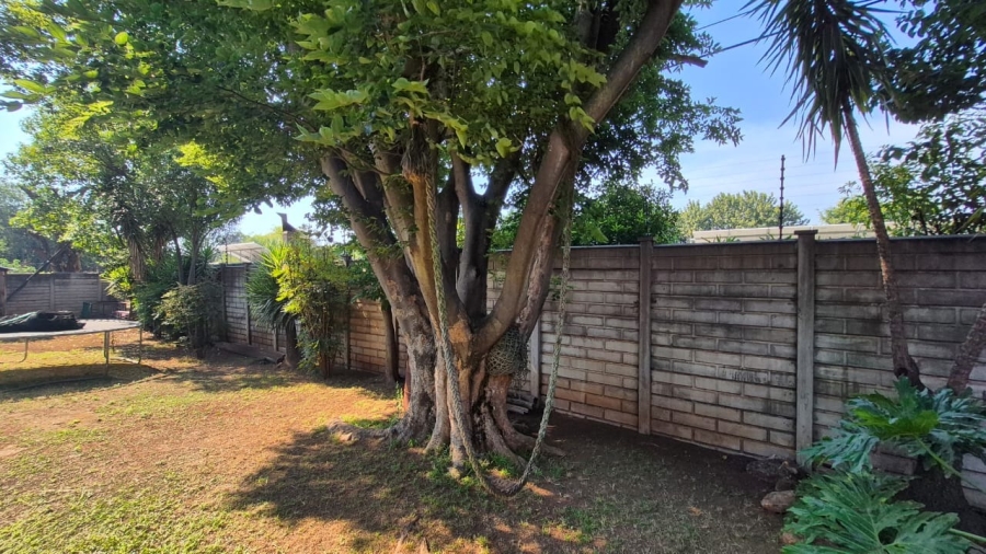4 Bedroom Property for Sale in Hennopspark Gauteng