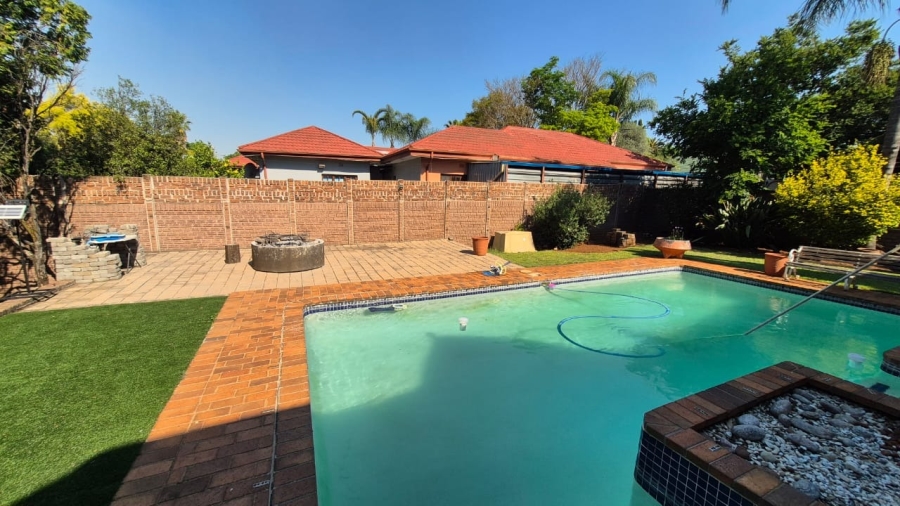 4 Bedroom Property for Sale in Hennopspark Gauteng