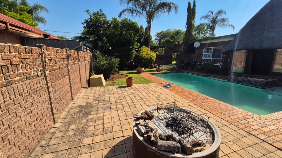 4 Bedroom Property for Sale in Hennopspark Gauteng