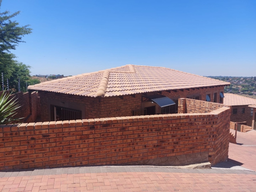 3 Bedroom Property for Sale in Noordheuwel Gauteng
