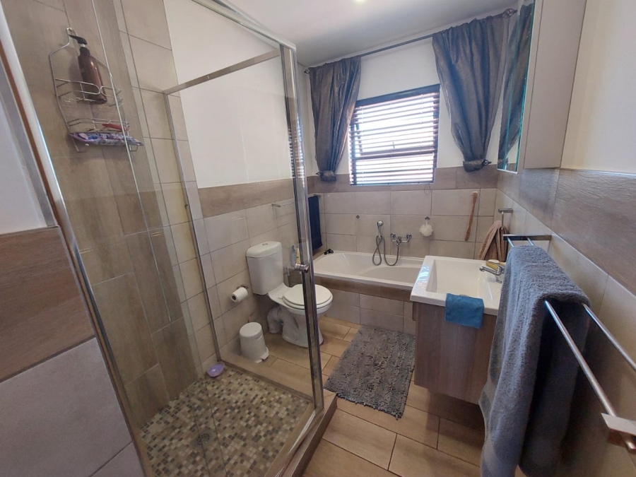 3 Bedroom Property for Sale in Noordheuwel Gauteng