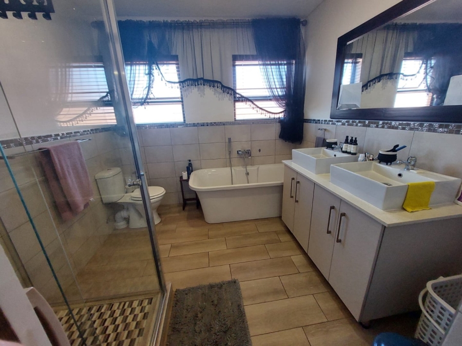 3 Bedroom Property for Sale in Noordheuwel Gauteng