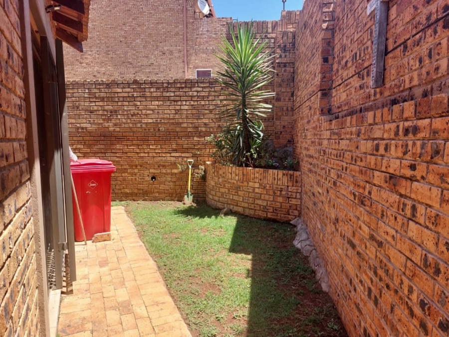 3 Bedroom Property for Sale in Noordheuwel Gauteng