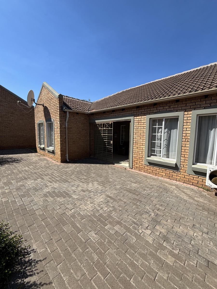 To Let 3 Bedroom Property for Rent in Equestria Gauteng