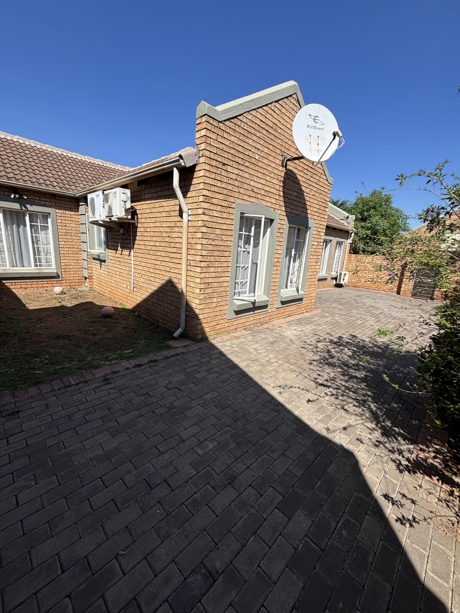To Let 3 Bedroom Property for Rent in Equestria Gauteng