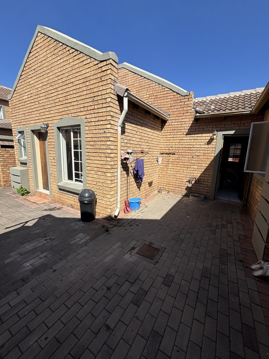To Let 3 Bedroom Property for Rent in Equestria Gauteng
