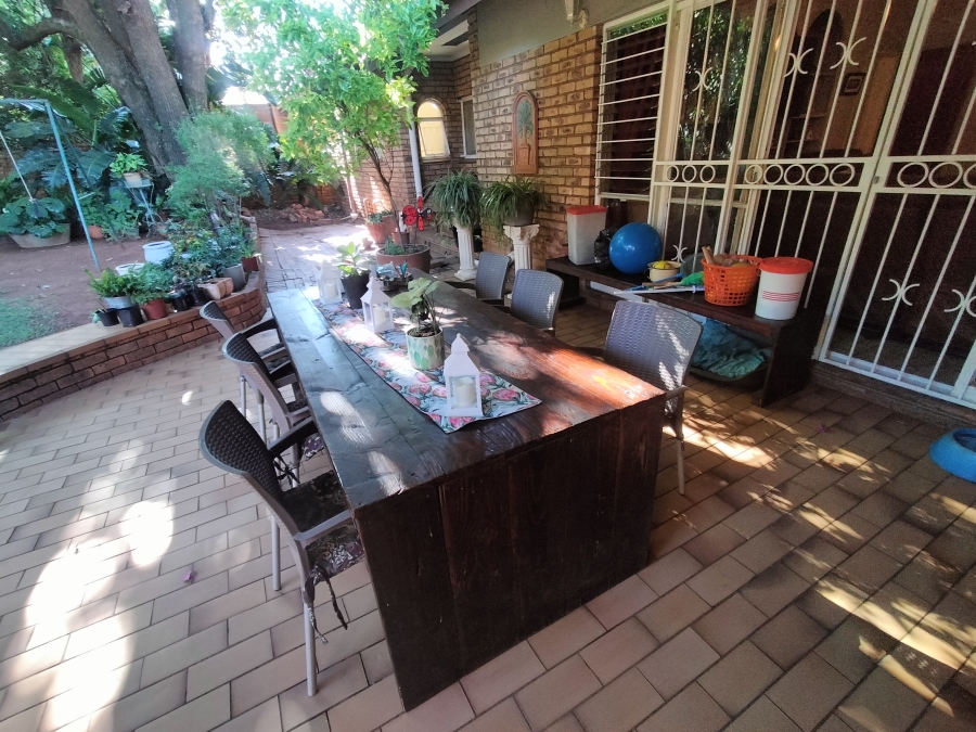 4 Bedroom Property for Sale in Florauna Gauteng