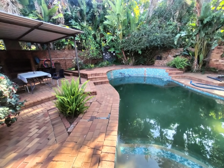 4 Bedroom Property for Sale in Florauna Gauteng