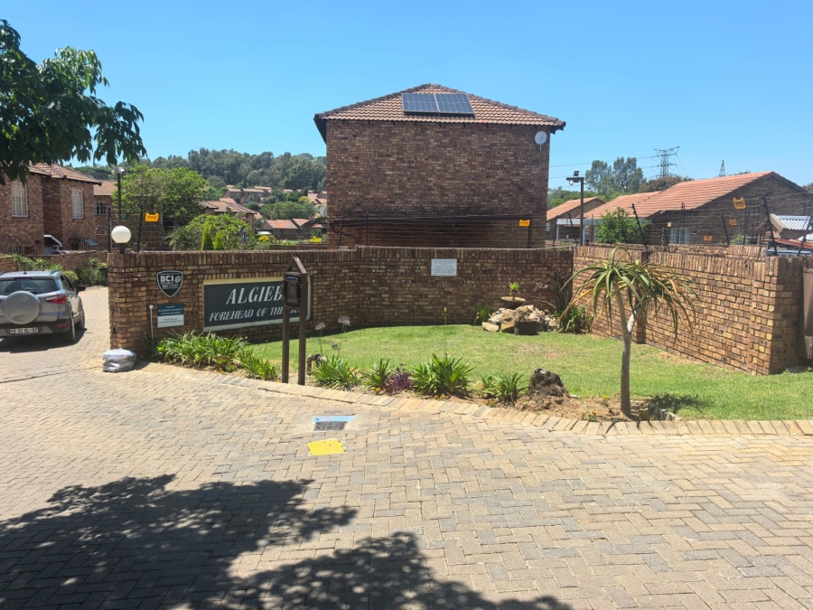 2 Bedroom Property for Sale in Wilgeheuwel Gauteng