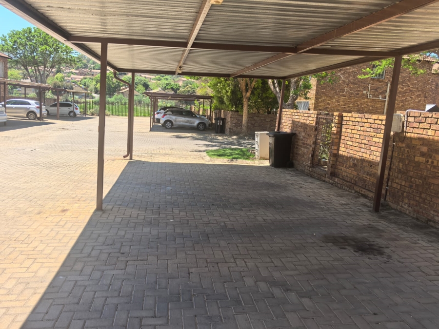 2 Bedroom Property for Sale in Wilgeheuwel Gauteng