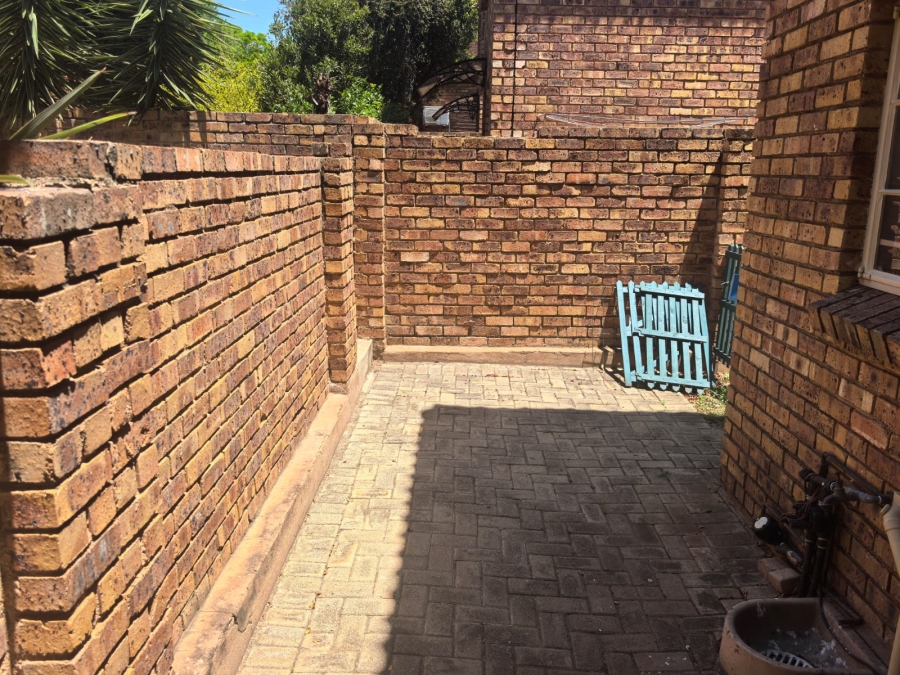 2 Bedroom Property for Sale in Wilgeheuwel Gauteng
