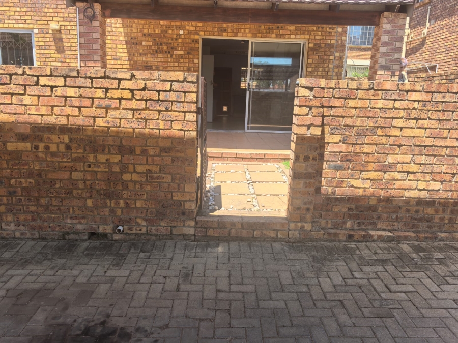 2 Bedroom Property for Sale in Wilgeheuwel Gauteng