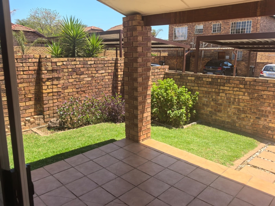 2 Bedroom Property for Sale in Wilgeheuwel Gauteng
