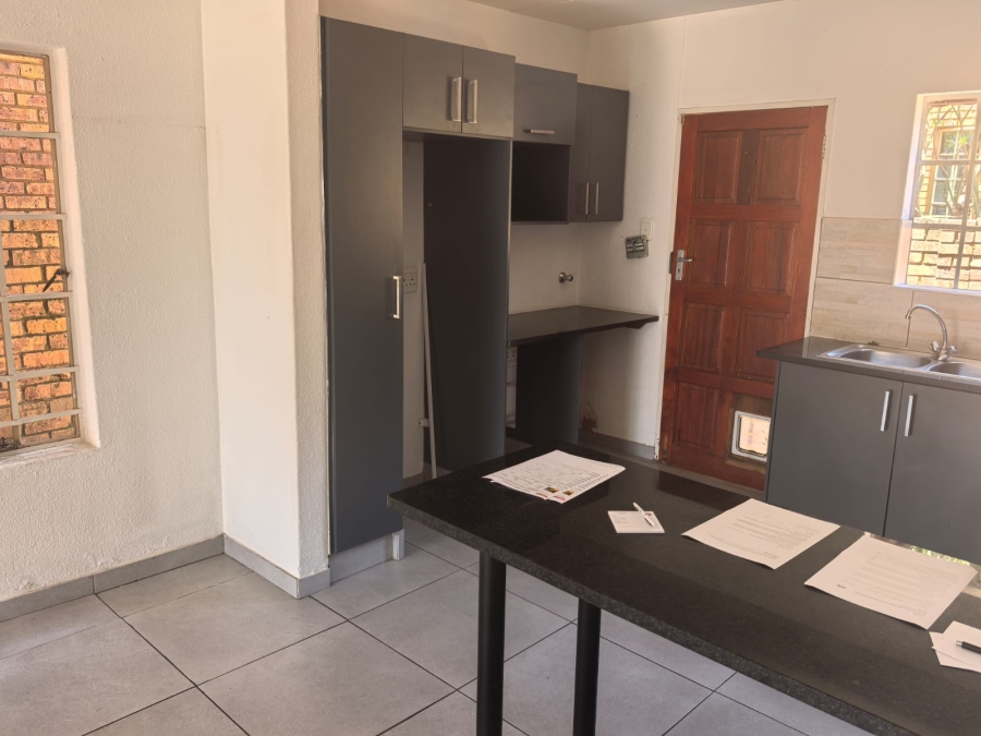2 Bedroom Property for Sale in Wilgeheuwel Gauteng