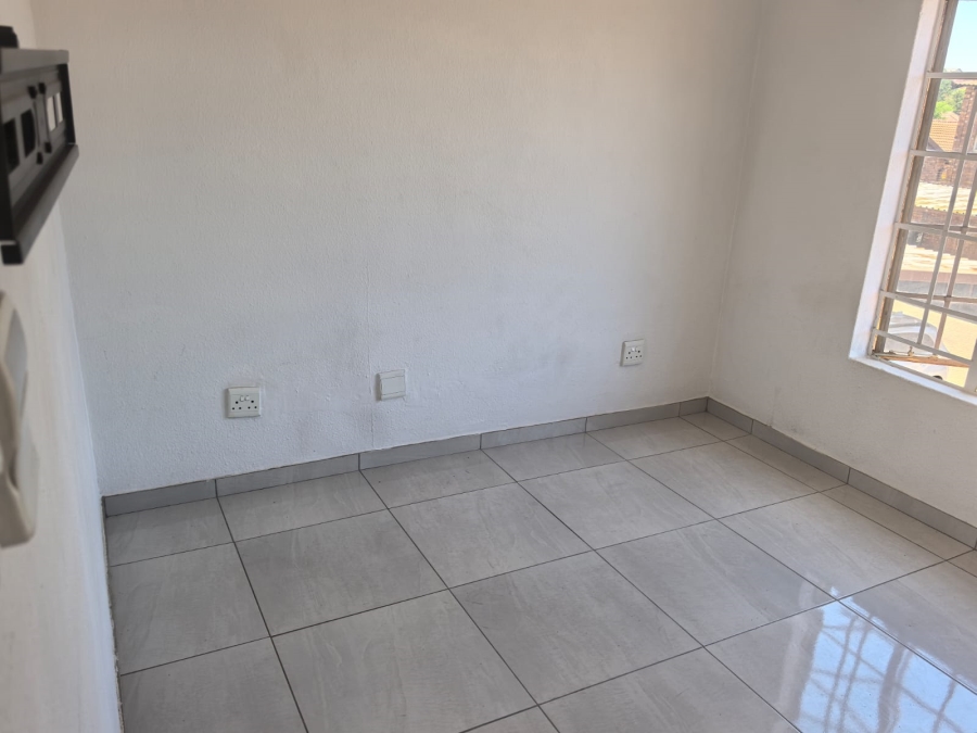 2 Bedroom Property for Sale in Wilgeheuwel Gauteng