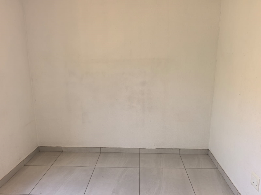 2 Bedroom Property for Sale in Wilgeheuwel Gauteng