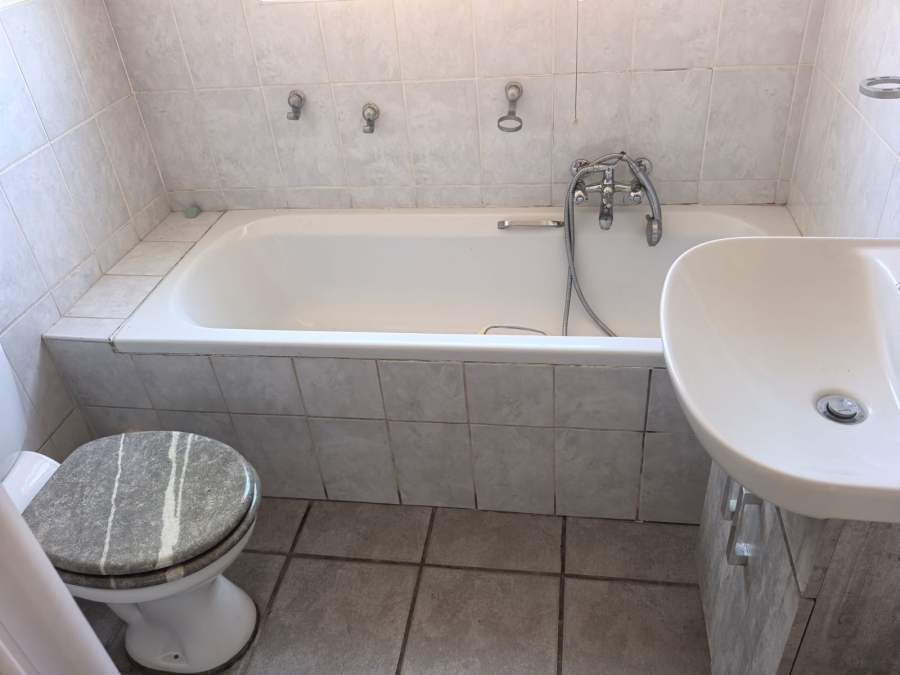 2 Bedroom Property for Sale in Wilgeheuwel Gauteng