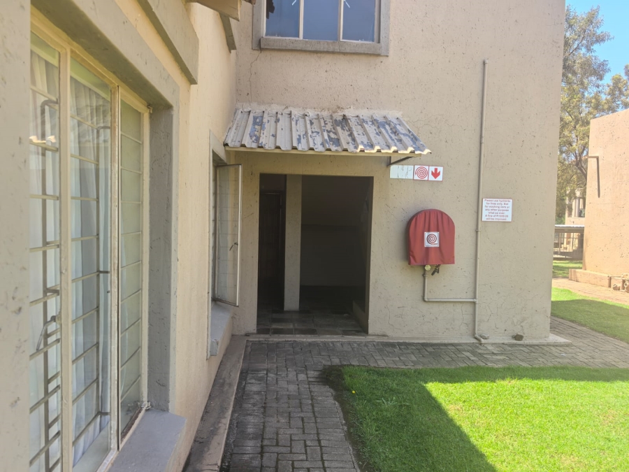 1 Bedroom Property for Sale in Weltevreden Park Gauteng