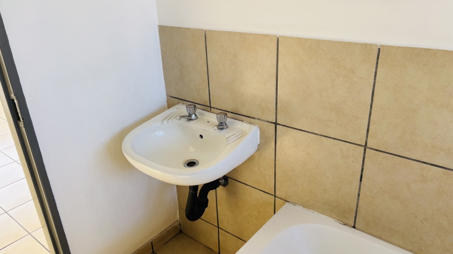 To Let 2 Bedroom Property for Rent in Kempton Park Central Gauteng