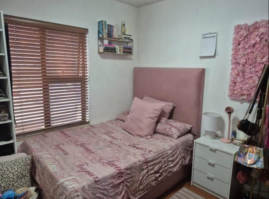 2 Bedroom Property for Sale in Hurlyvale Gauteng