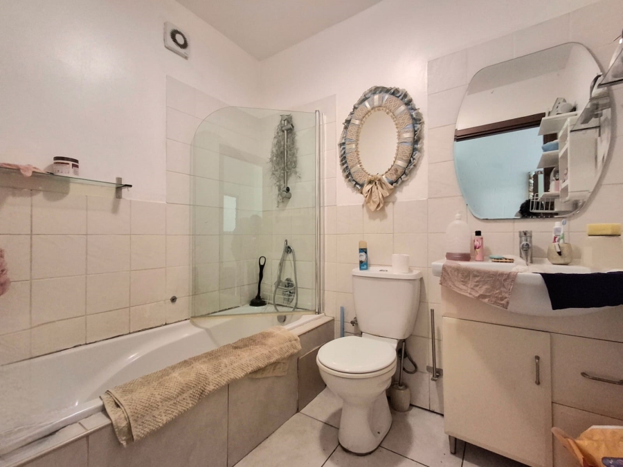 2 Bedroom Property for Sale in Hurlyvale Gauteng