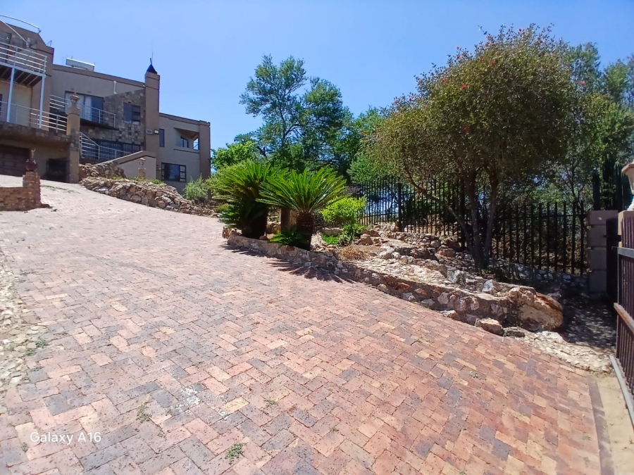 4 Bedroom Property for Sale in Vaaloewer Gauteng