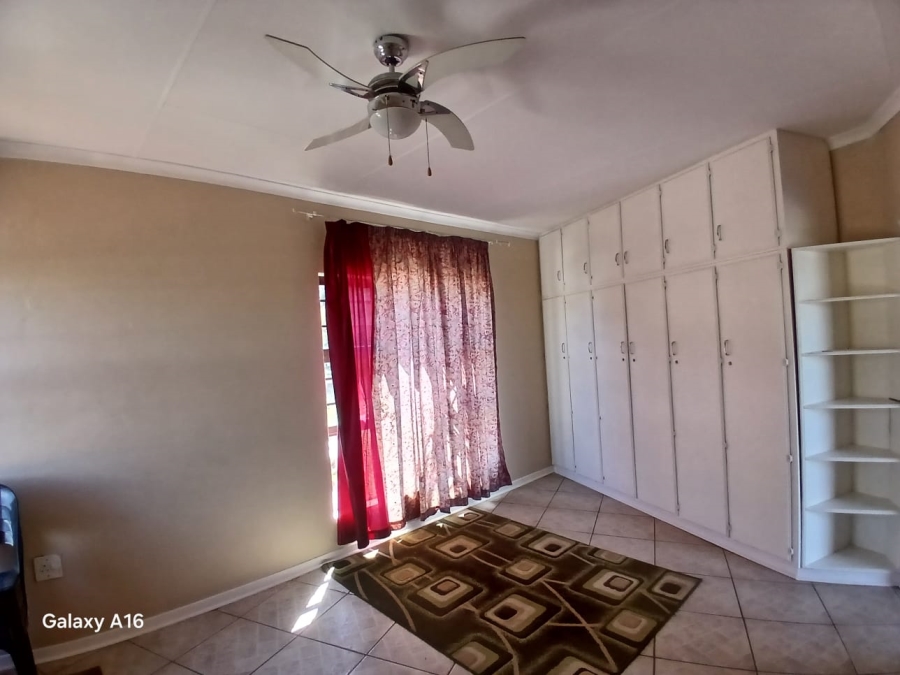 4 Bedroom Property for Sale in Vaaloewer Gauteng