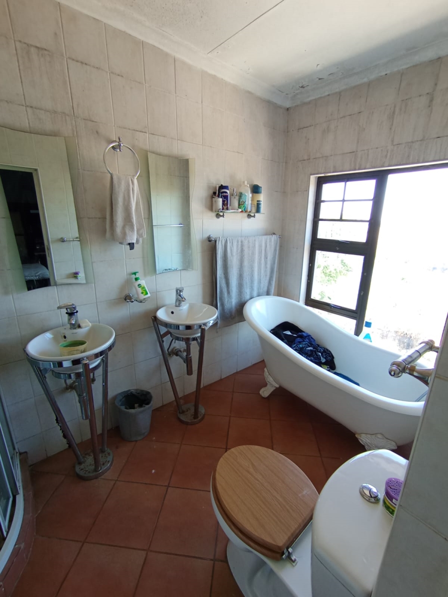 4 Bedroom Property for Sale in Vaaloewer Gauteng